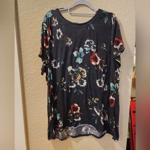 Torrid Classic Fit T-shirt with floral prints